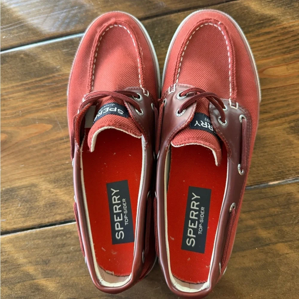 Men’s Sperry Boat Bahama Shoes size 9. Red